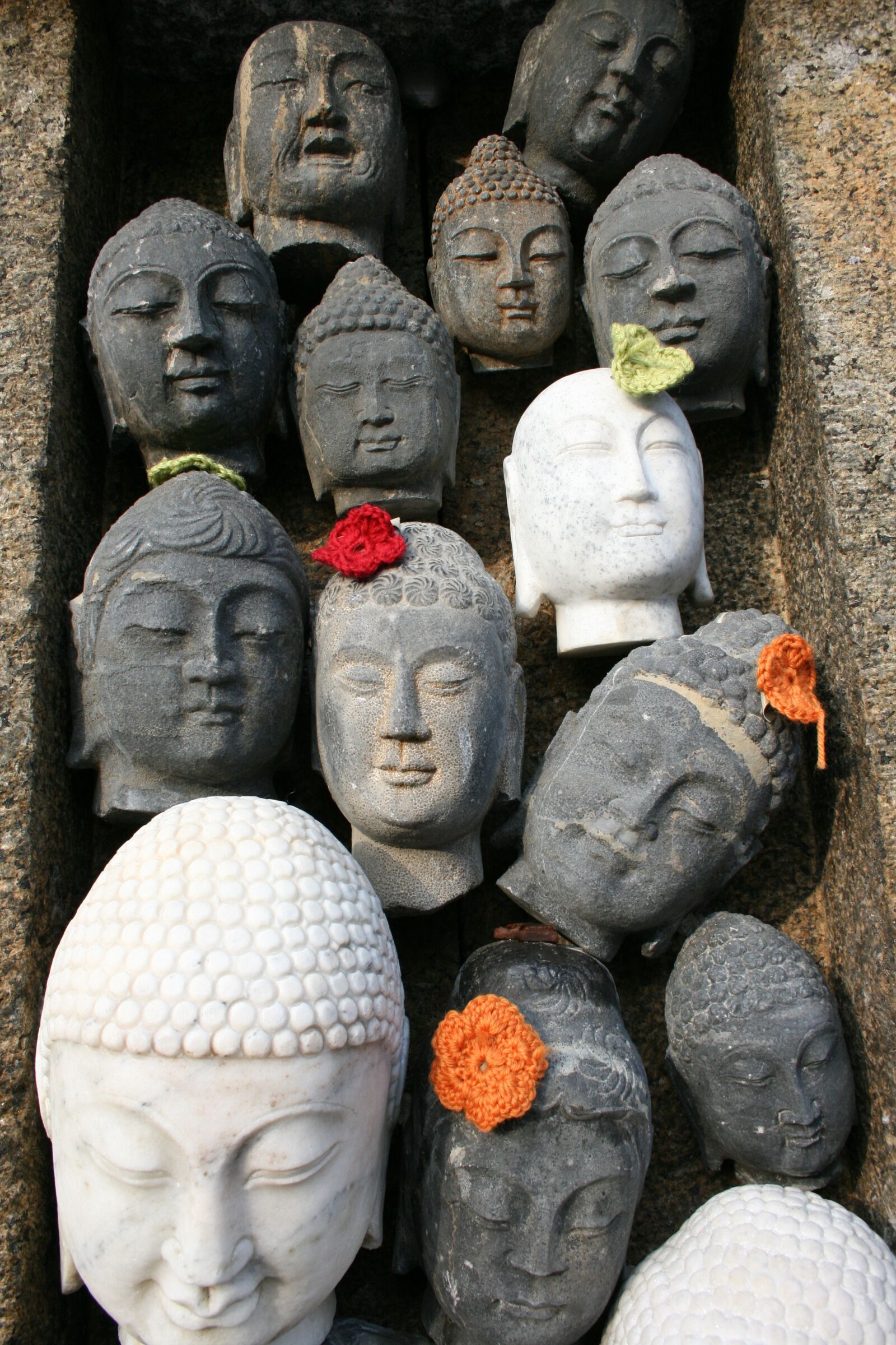 Canon EOS 400D (EOS Digital Rebel XTi / EOS Kiss Digital X) sample photo. Buddha, head, sculpture photography