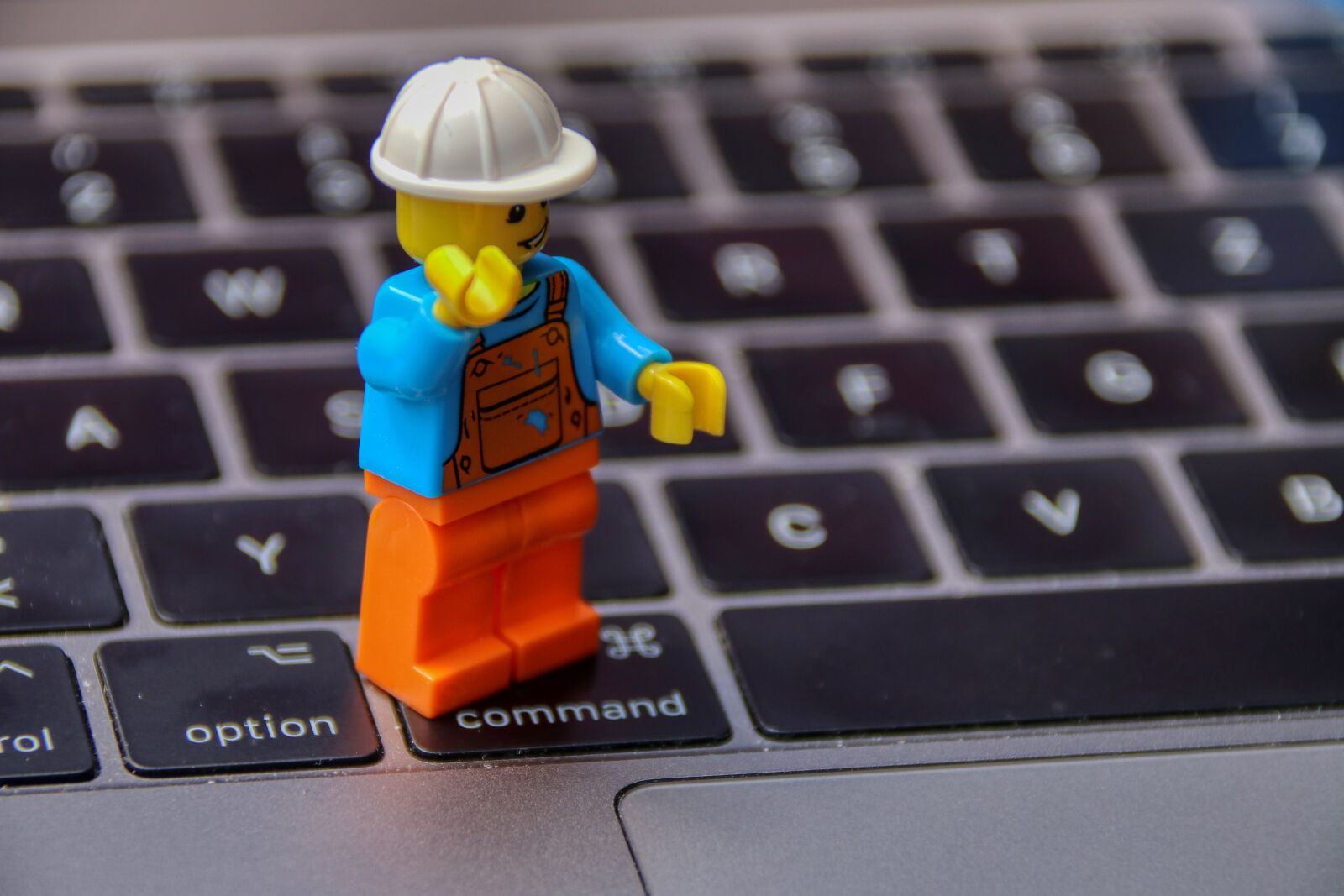 Canon EOS 80D sample photo. Mac, computer, laptop photography