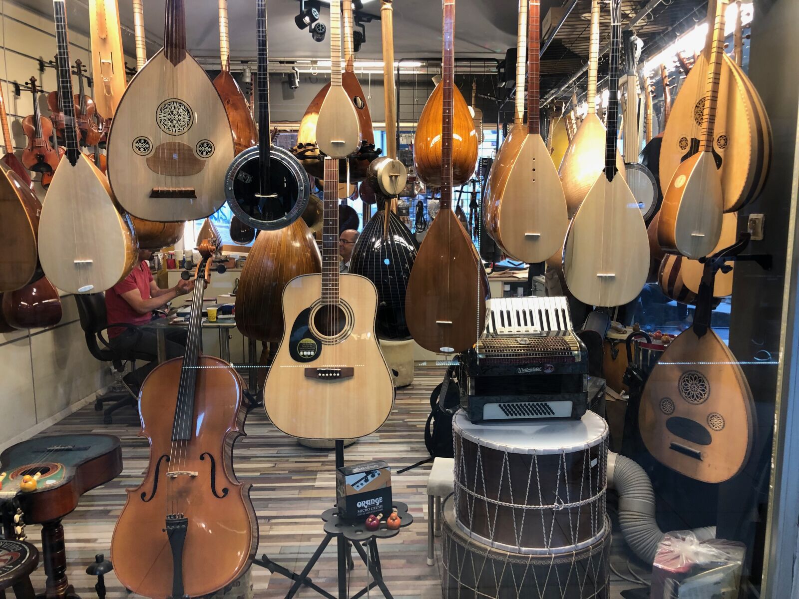 iPhone X back dual camera 4mm f/1.8 sample photo. Music, guitar, musician photography