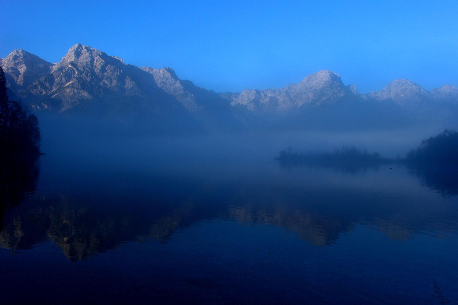 Canon EOS 100D (EOS Rebel SL1 / EOS Kiss X7) sample photo. Lake, mountains, mirroring photography