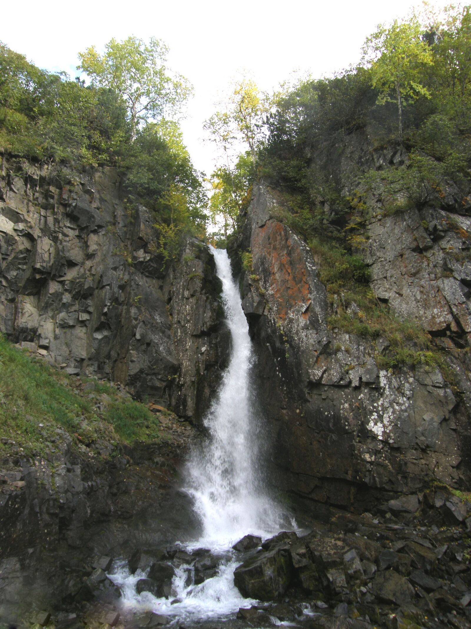 Olympus SP550UZ sample photo. Waterfall, spillway, autumn photography