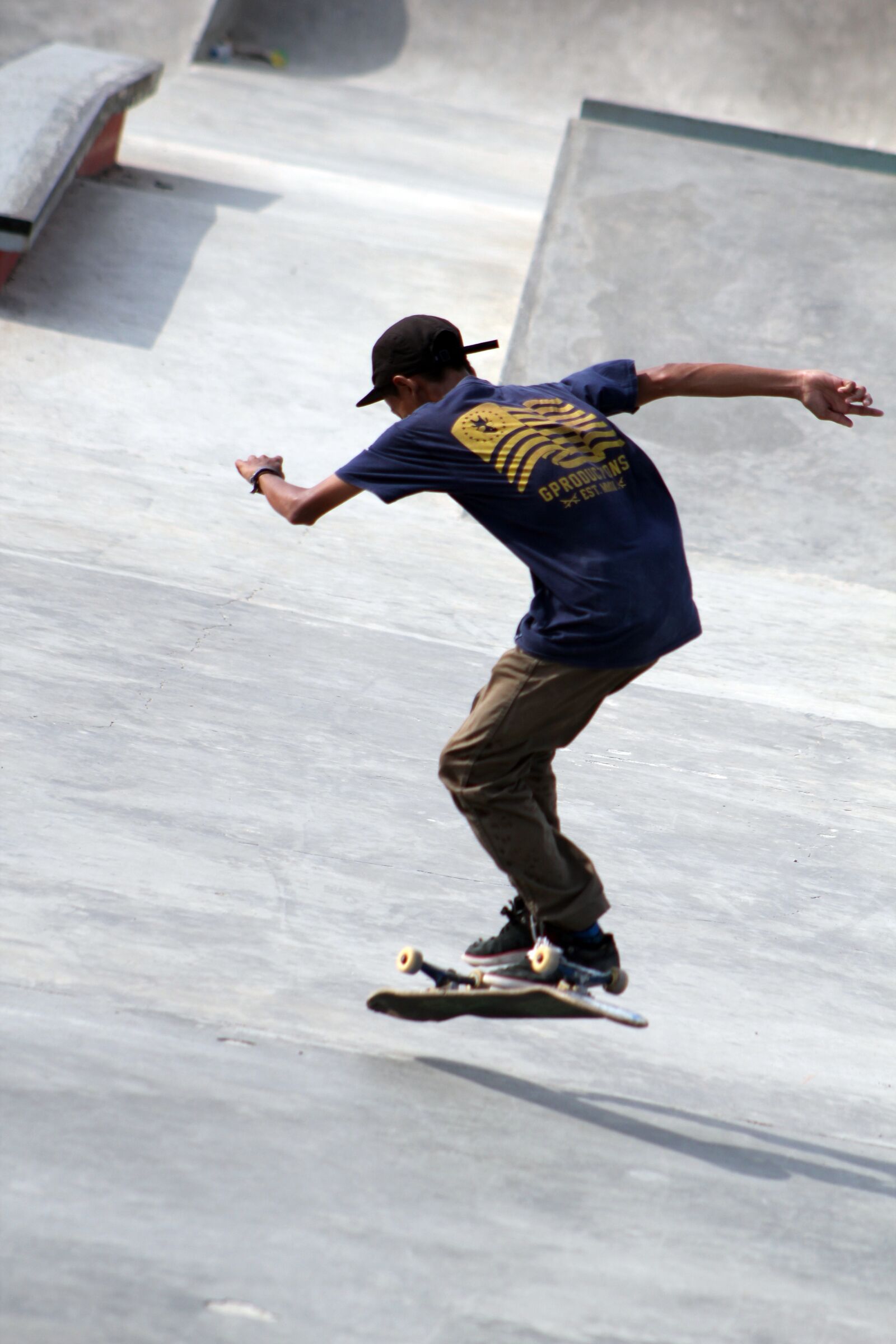 Canon EOS 550D (EOS Rebel T2i / EOS Kiss X4) sample photo. Skatepark, skateboards, boy photography