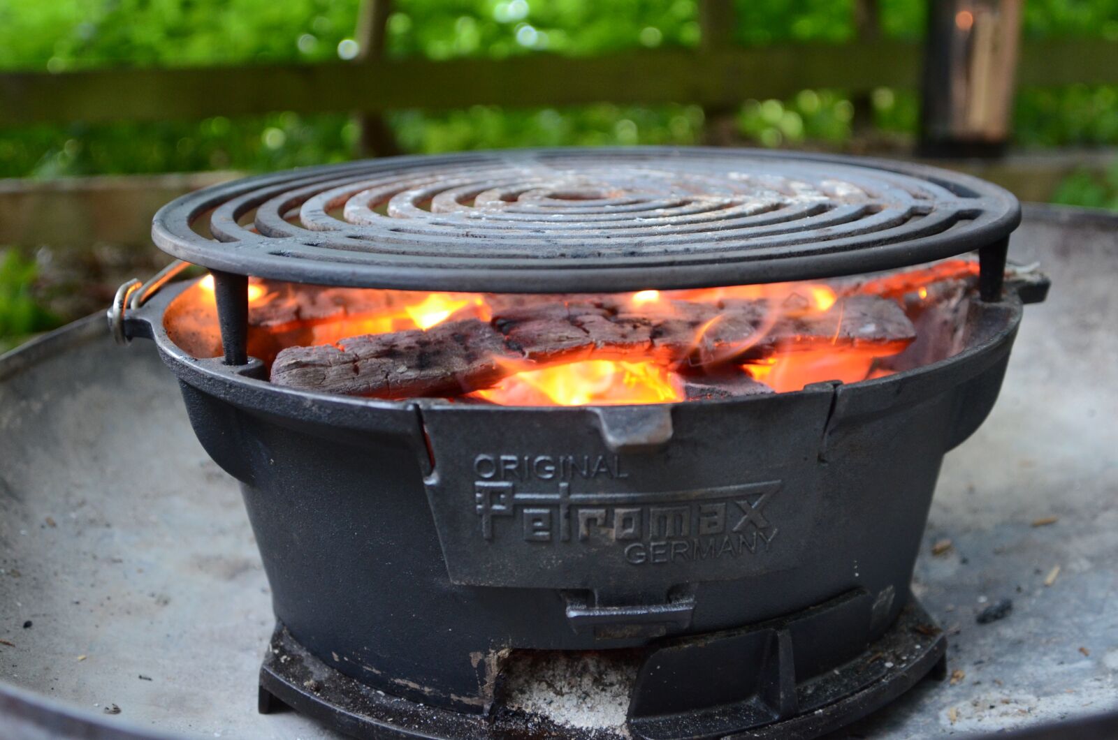 Nikon D7000 sample photo. Dutchoven, barbecue, grill photography