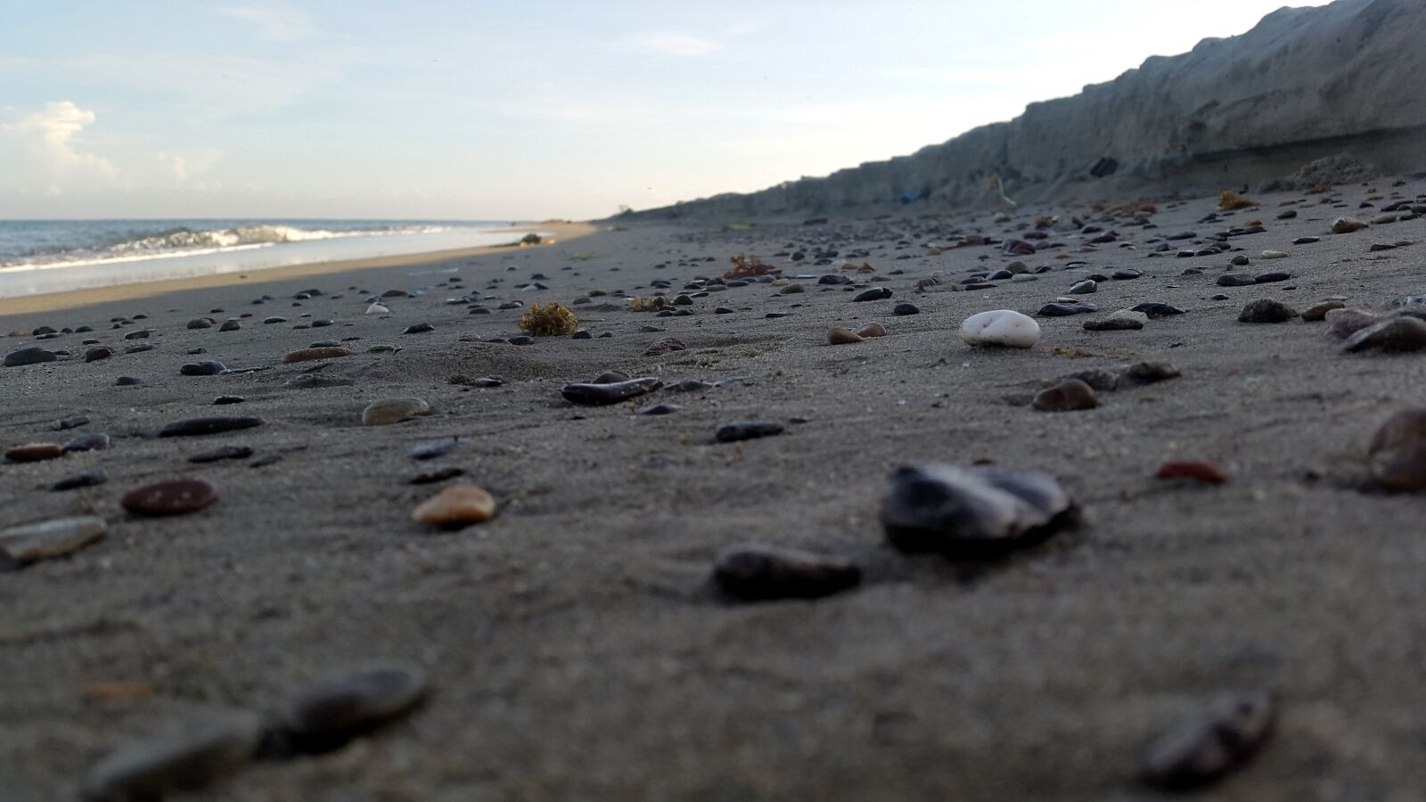 Samsung Galaxy S5 sample photo. Beach, dawn, honduras, rocks photography