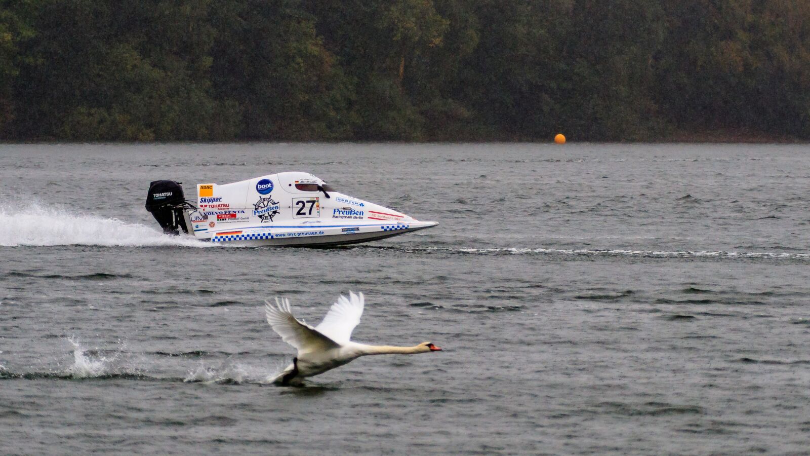 Canon EOS 80D sample photo. Motor boat race, water photography