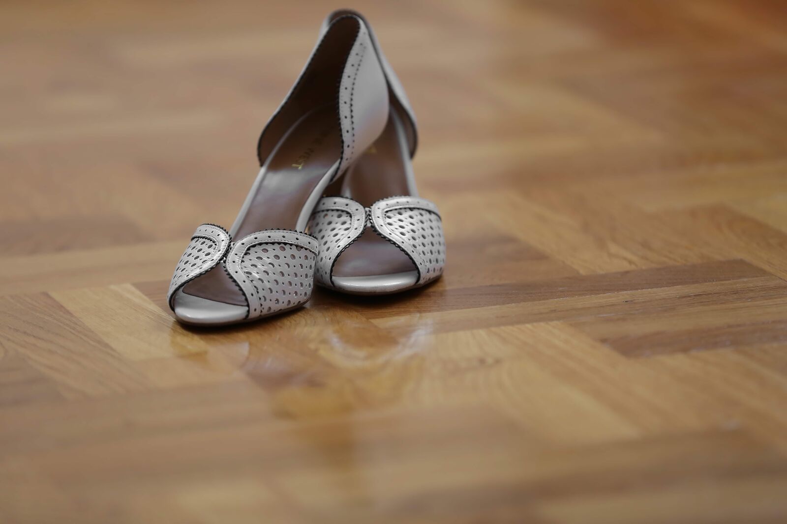 Canon EOS 5D Mark III sample photo. Sandal, white, wedding, leather photography
