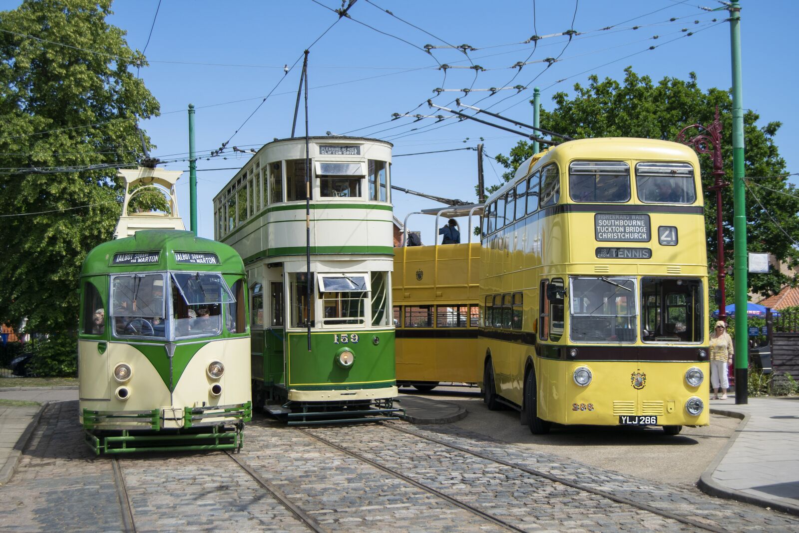 Nikon D3300 sample photo. Bus, trolley bus, trolley photography