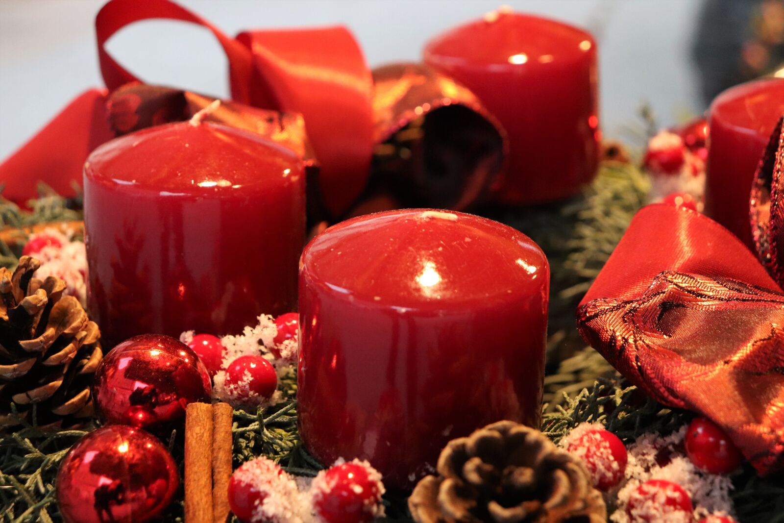 Canon EOS 200D (EOS Rebel SL2 / EOS Kiss X9) sample photo. Advent chaplet, christmas, red photography