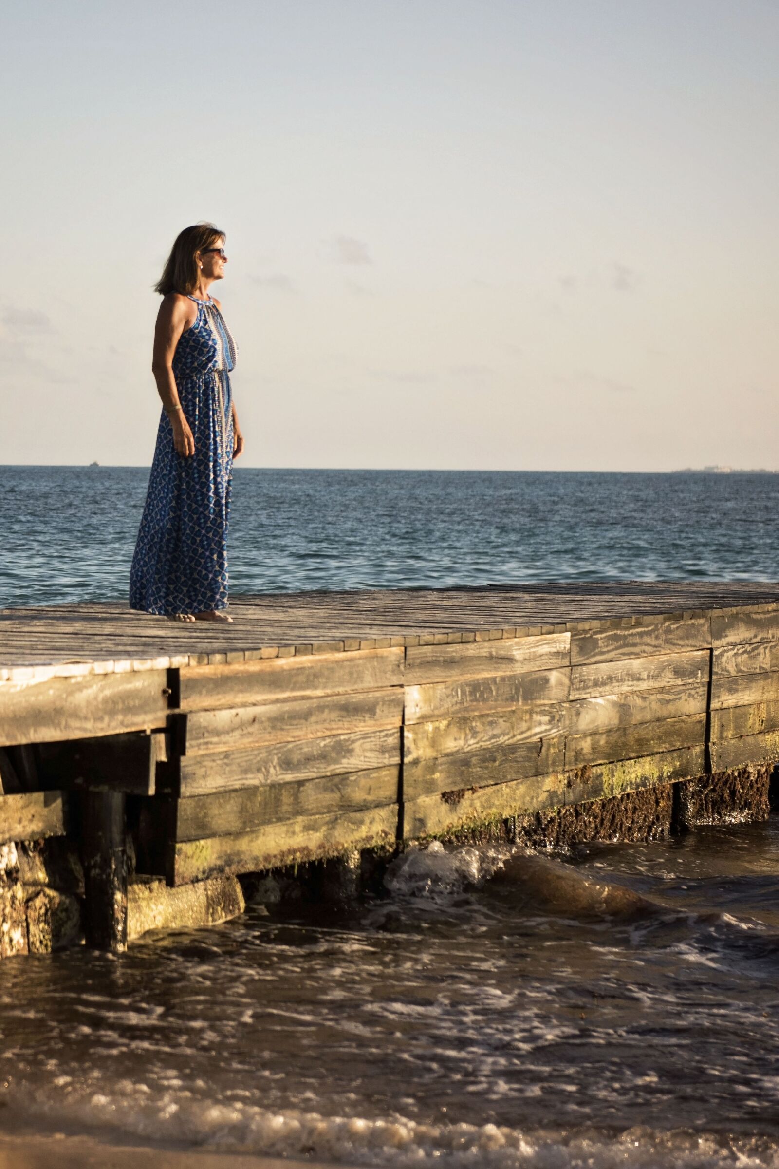 Nikon D810 sample photo. Girl, beach, waves photography