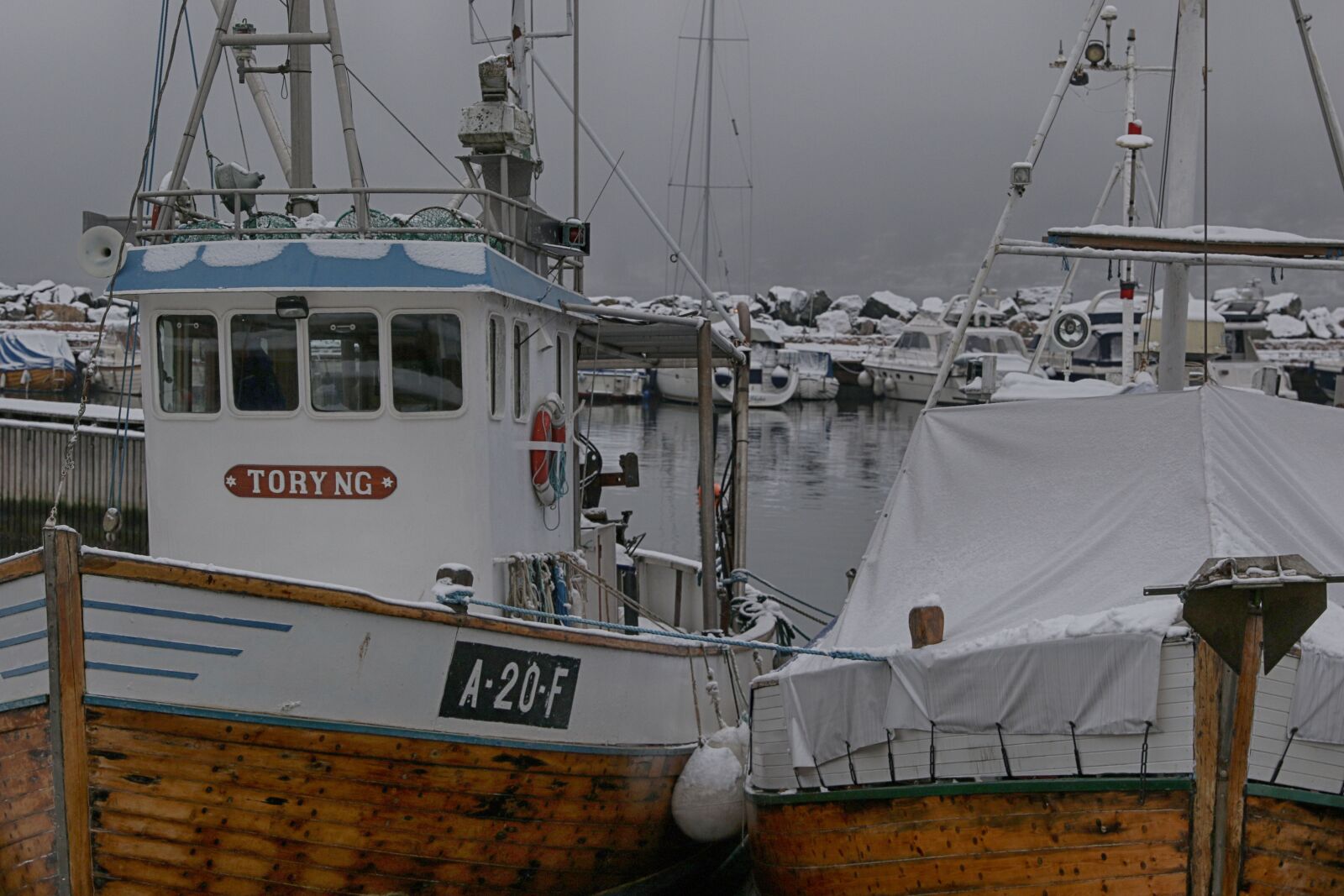 Canon EOS 7D Mark II sample photo. Boat, winter, sea photography