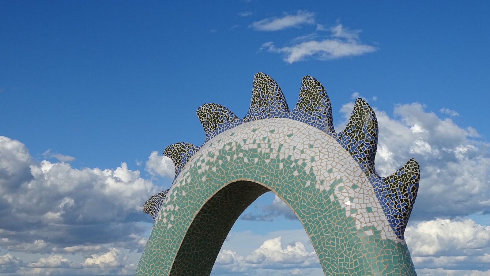 Sony Cyber-shot DSC-HX400V sample photo. Dragon, beach, mosaic photography