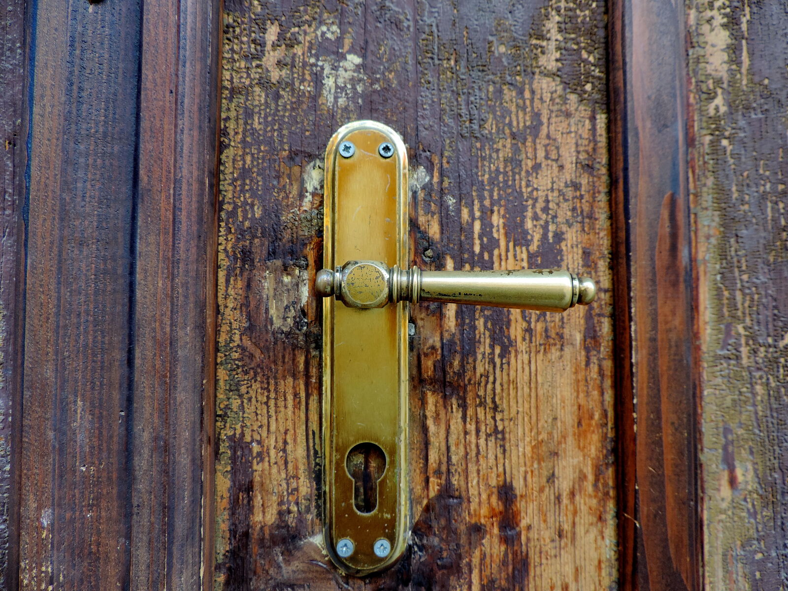 Nikon Coolpix P520 sample photo. Door, metal, old, latch photography