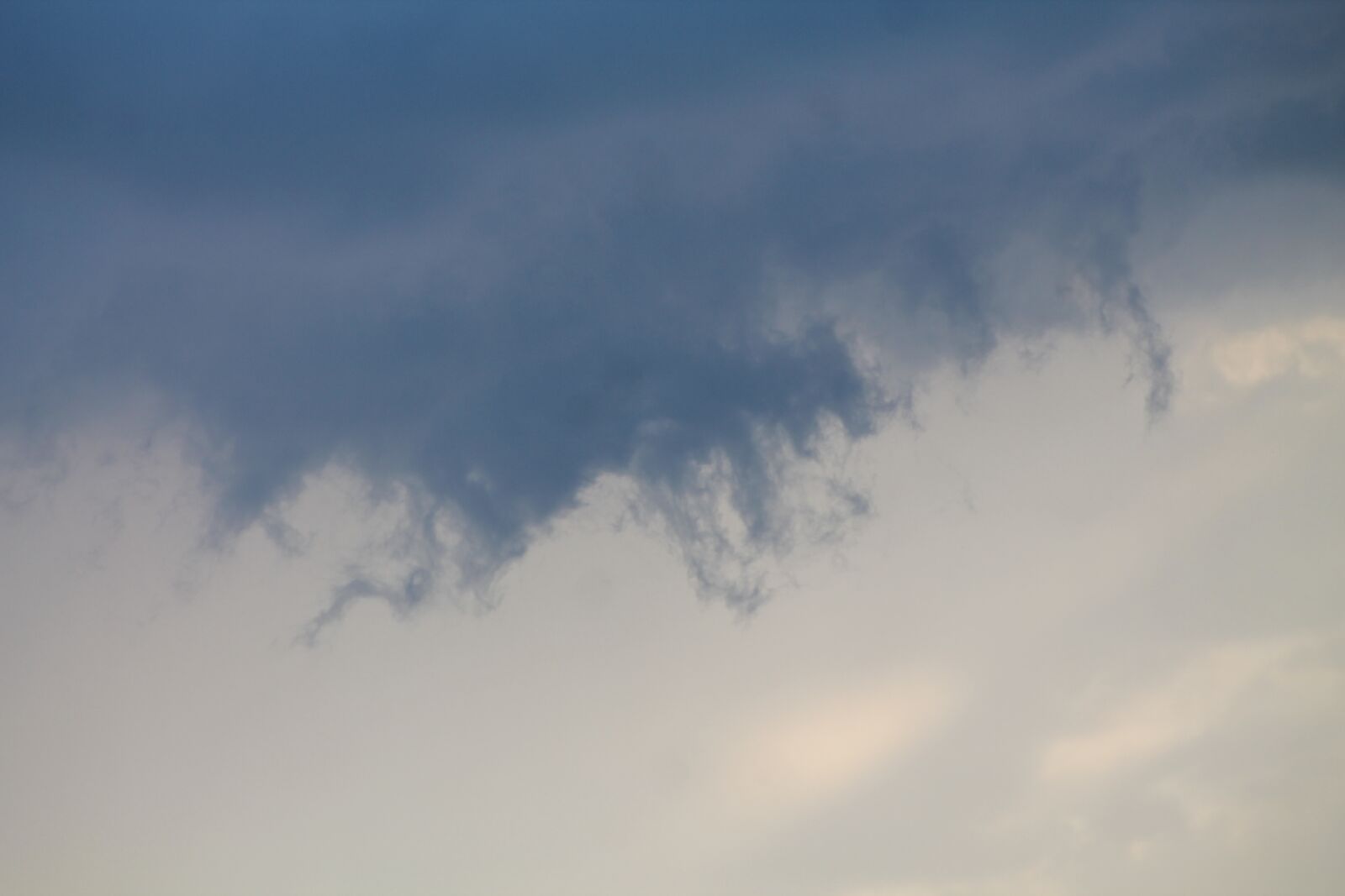 Canon EOS 1100D (EOS Rebel T3 / EOS Kiss X50) + Canon EF75-300mm f/4-5.6 sample photo. Cloud, storm, clouds photography