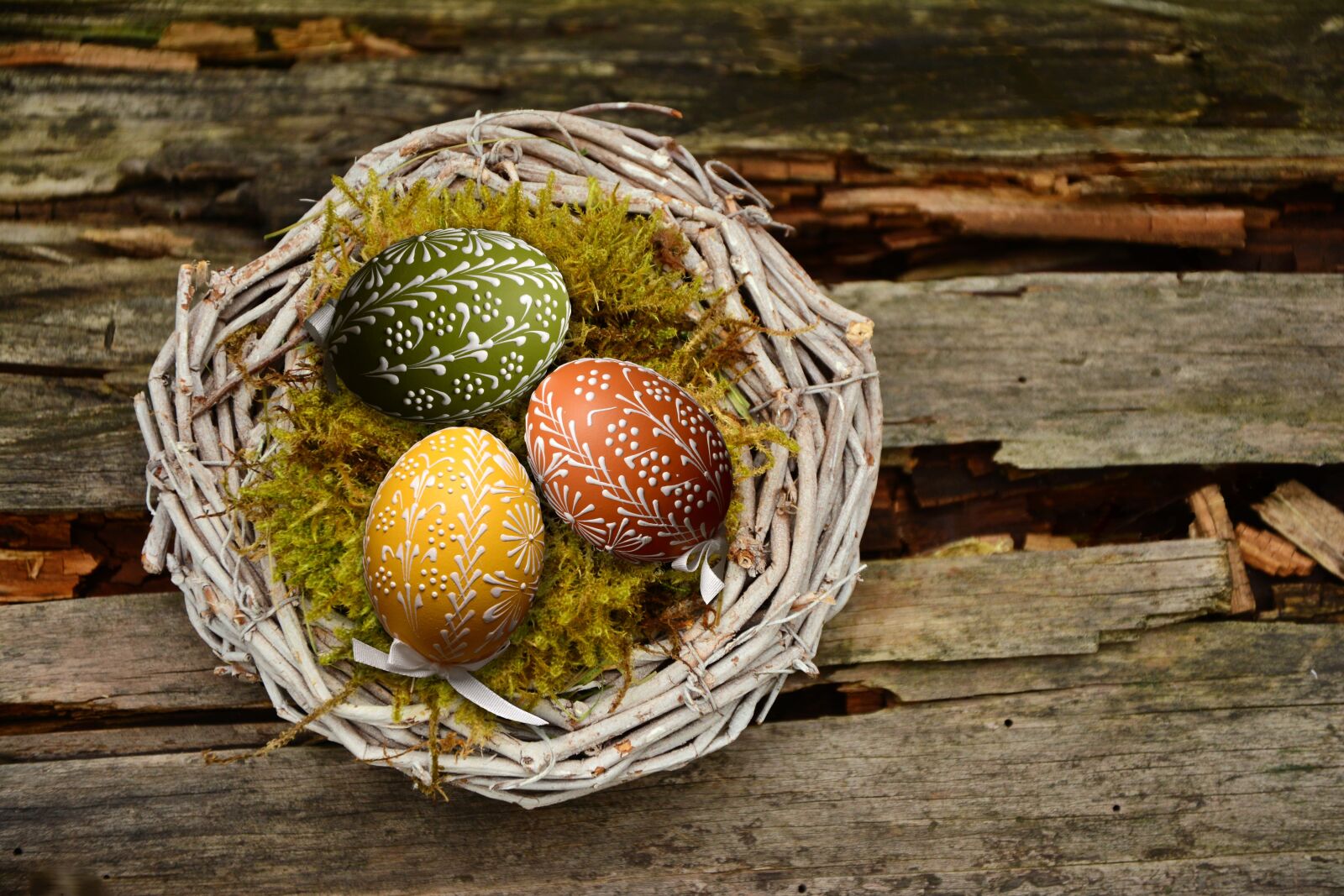 Nikon D5200 sample photo. Easter eggs, easter nest photography