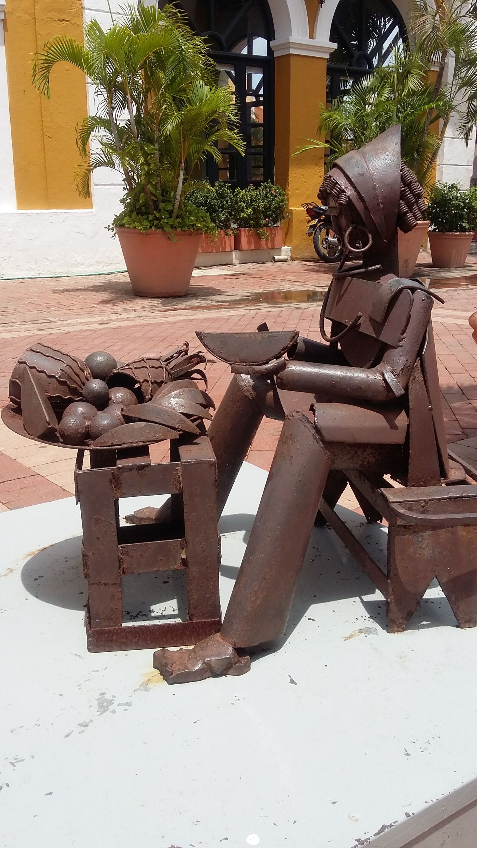 Samsung Galaxy Grand Prime sample photo. Iron statue, greengrocer, cartagena photography