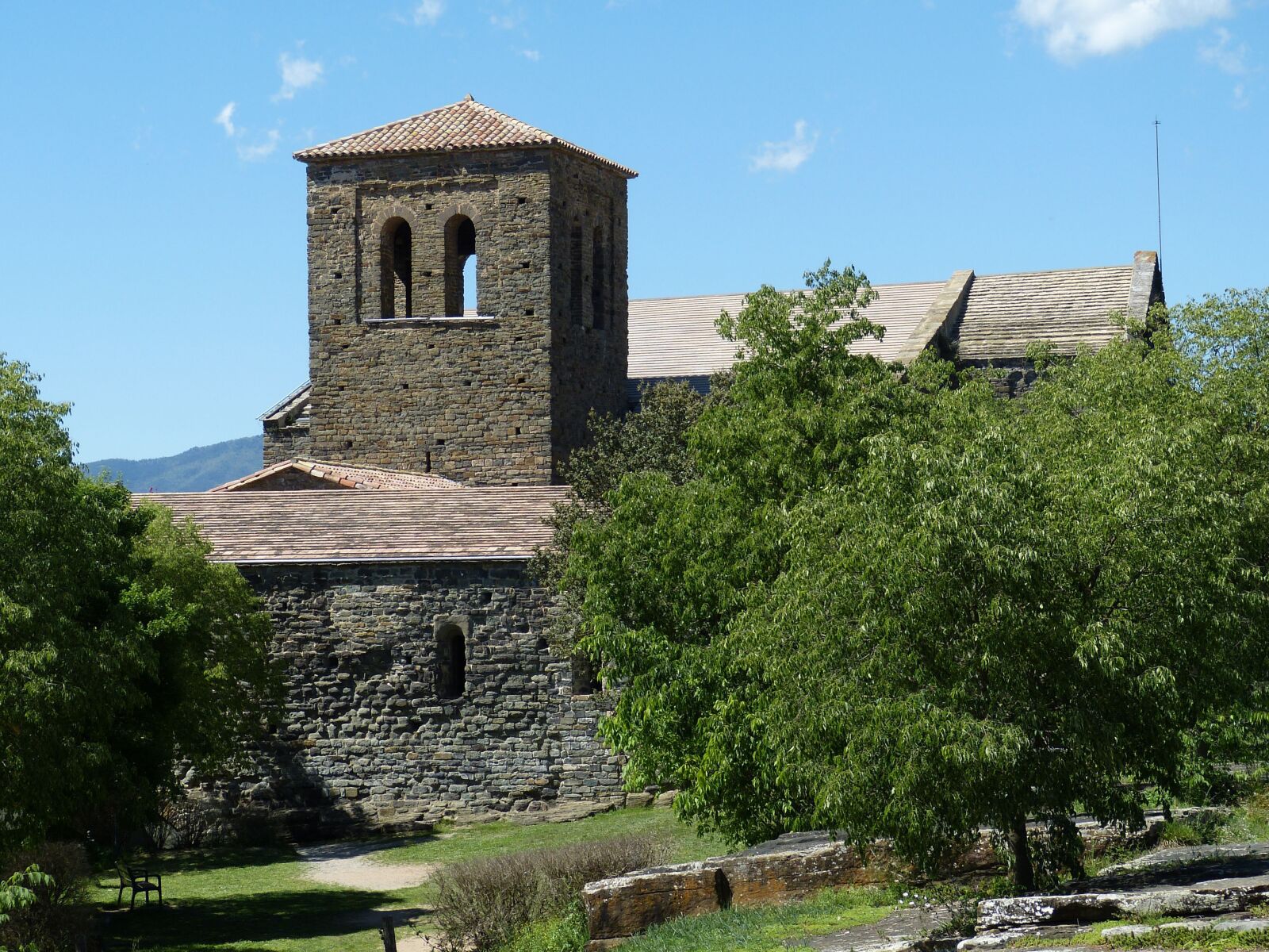 Panasonic Lumix DMC-FZ150 sample photo. Spain, catalonia, monastery photography