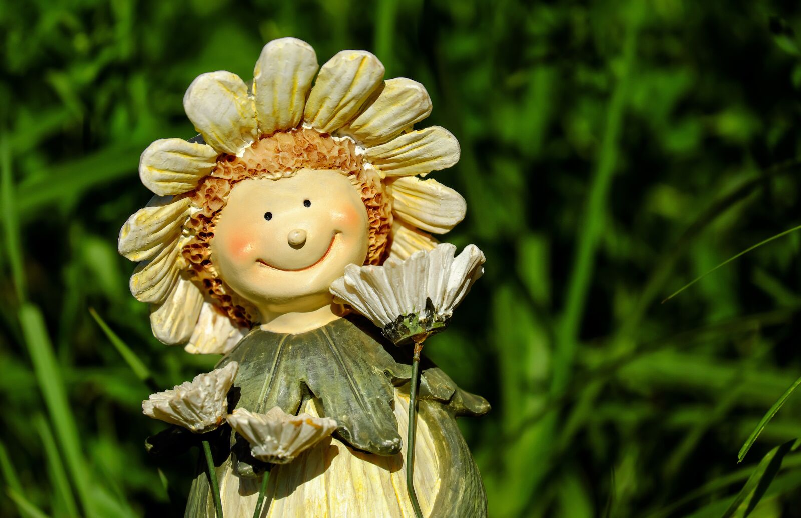 Fujifilm X-T10 + Fujifilm XC 50-230mm F4.5-6.7 OIS sample photo. Figure, child, flower child photography