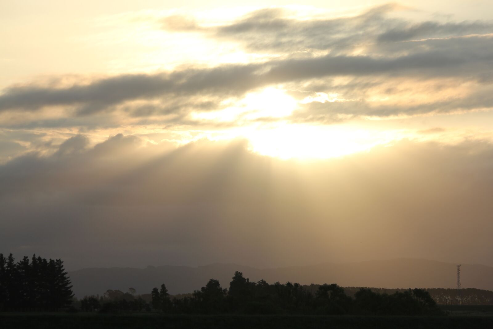 Canon EOS 550D (EOS Rebel T2i / EOS Kiss X4) sample photo. Sky, sunset, landscape photography