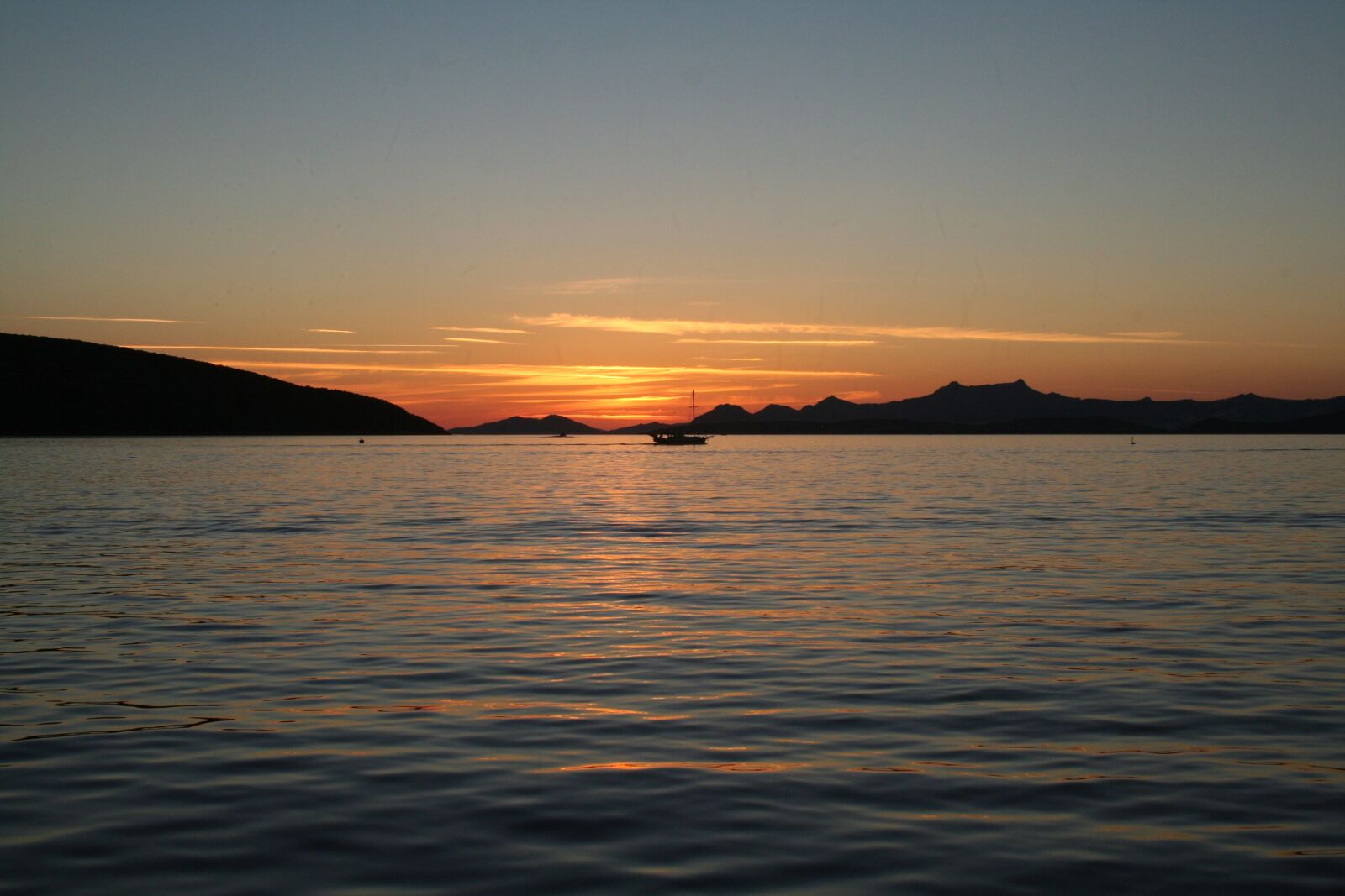 Canon EOS 350D (EOS Digital Rebel XT / EOS Kiss Digital N) sample photo. Sunset, boat, nature photography