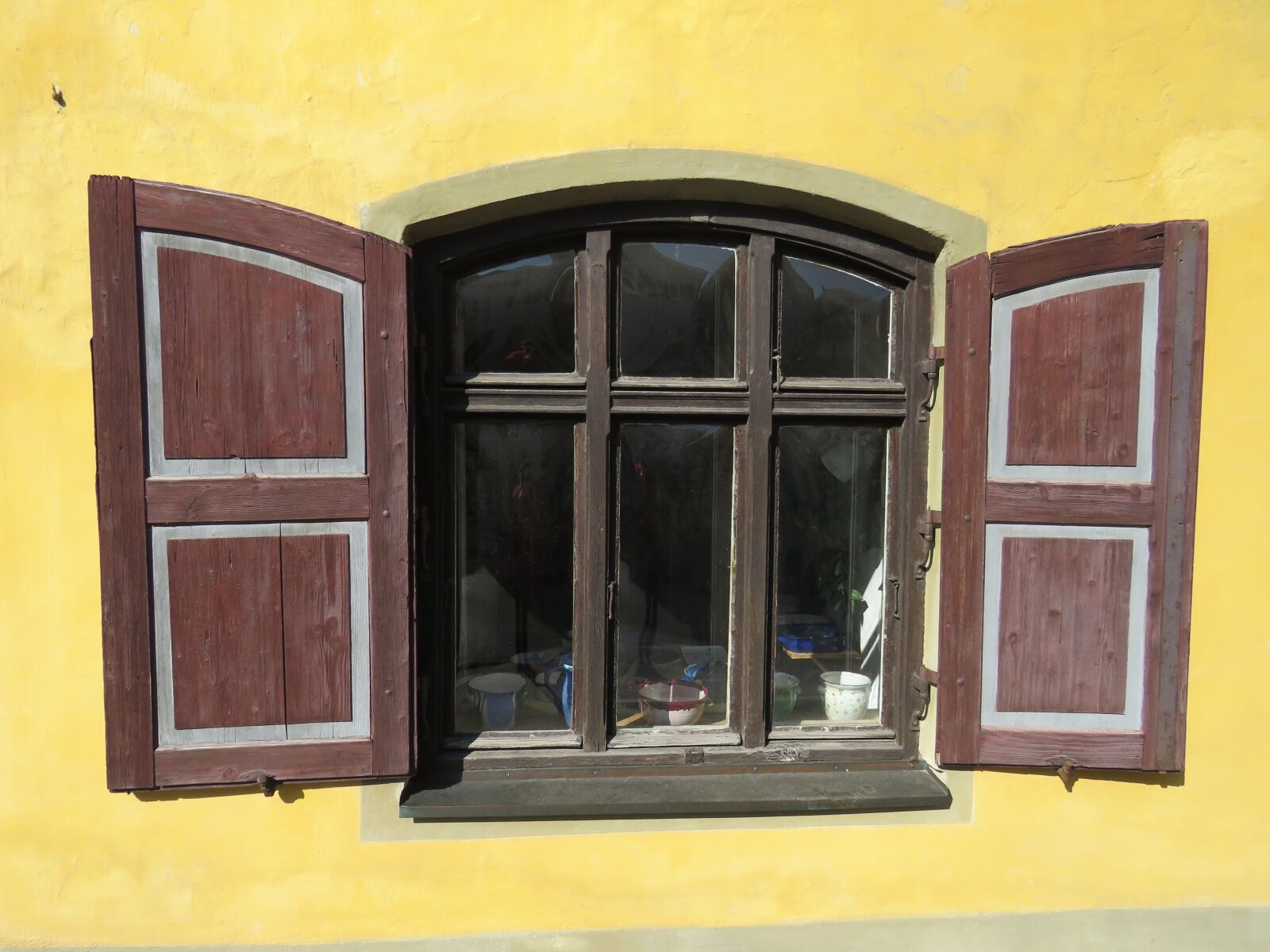 Canon PowerShot SX60 HS sample photo. House, architecture, window photography
