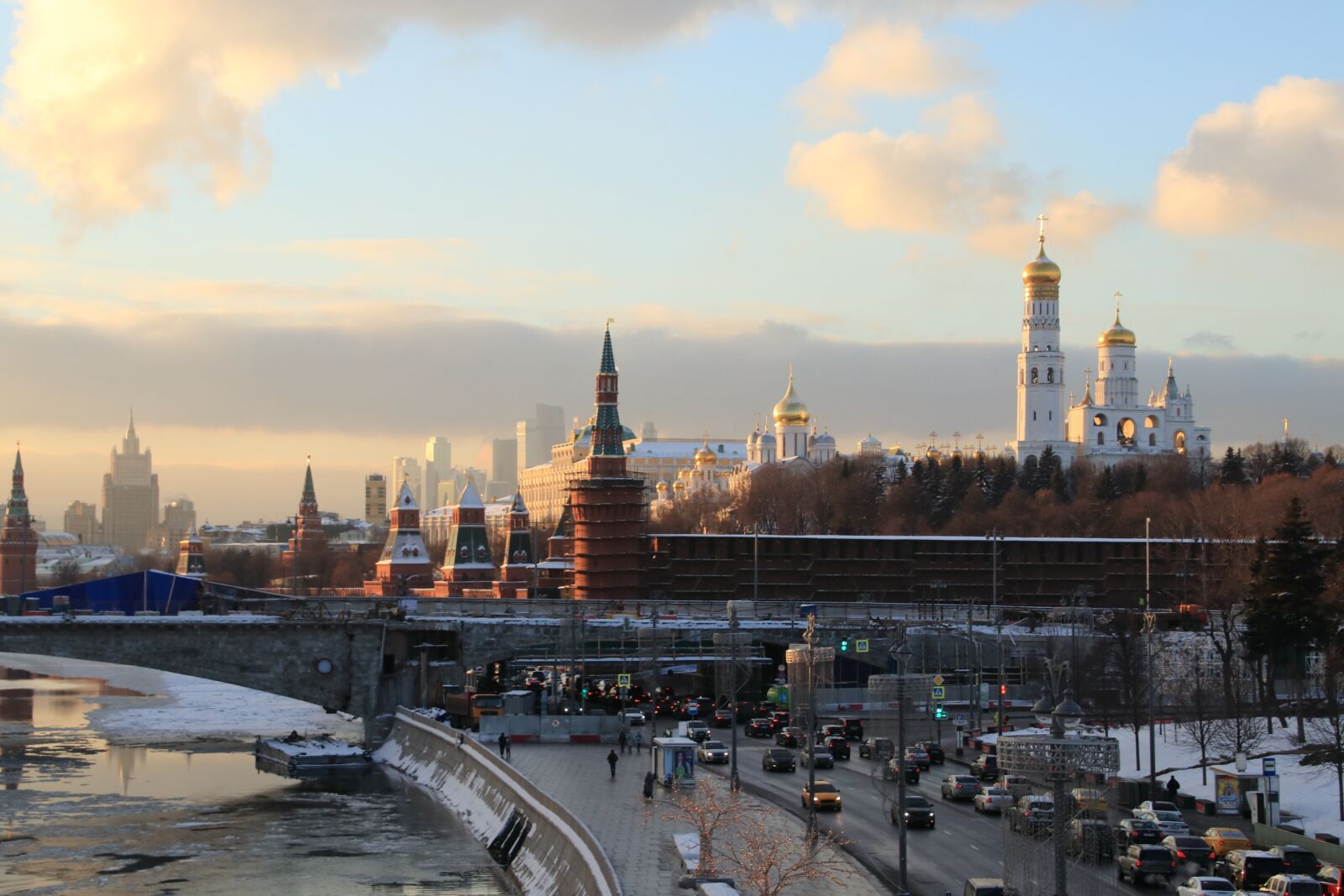 Canon EOS 77D (EOS 9000D / EOS 770D) sample photo. Moscow, sunset, river photography