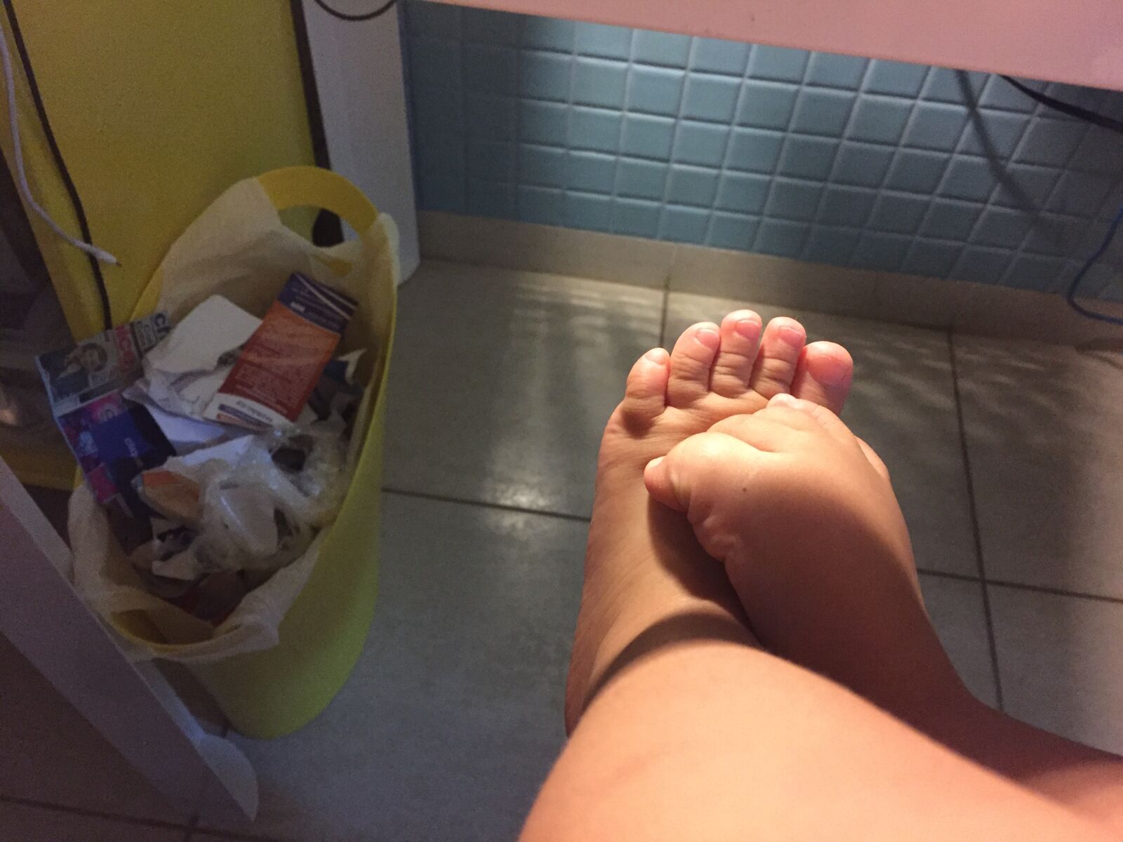 iPhone 6 back camera 4.15mm f/2.2 sample photo. Baby, foot photography
