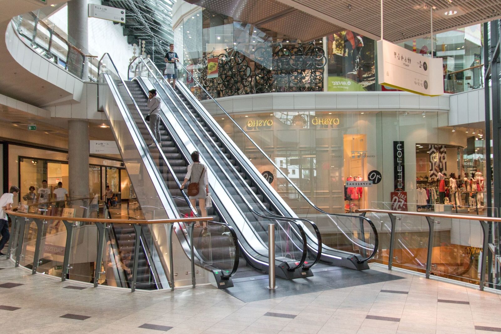 Canon EOS 70D sample photo. Mobile, stairs, shopping center photography