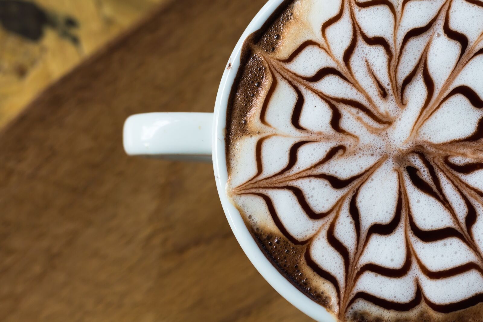 Canon EOS 700D (EOS Rebel T5i / EOS Kiss X7i) + Canon EF 50mm F1.8 STM sample photo. Cappuccino, beverage, in the photography