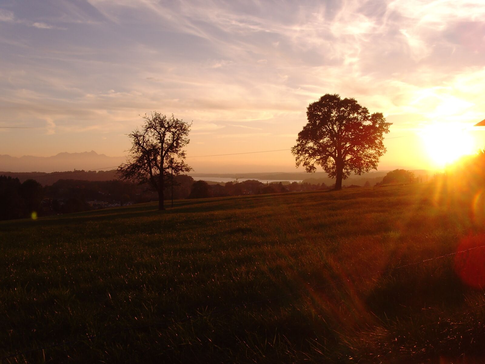 Samsung NV3,  VLUU NV3 sample photo. Sunset, sun, landscape photography