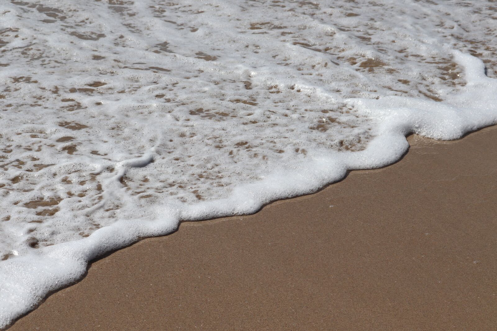 Canon EOS 200D (EOS Rebel SL2 / EOS Kiss X9) sample photo. Waves, beach, water photography