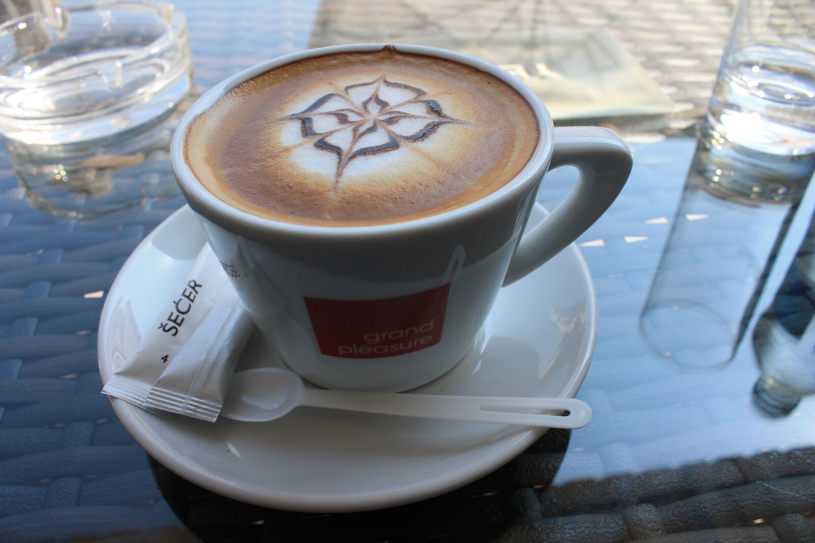 Canon EOS 1100D (EOS Rebel T3 / EOS Kiss X50) sample photo. Coffee, coffee, cup, mug photography