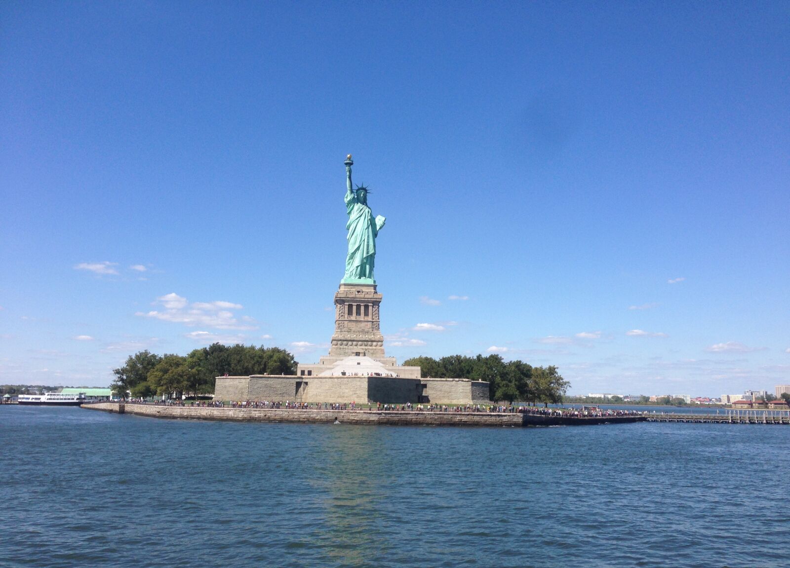 iPhone 5 back camera 4.12mm f/2.4 sample photo. Hudson, bay, new, york photography