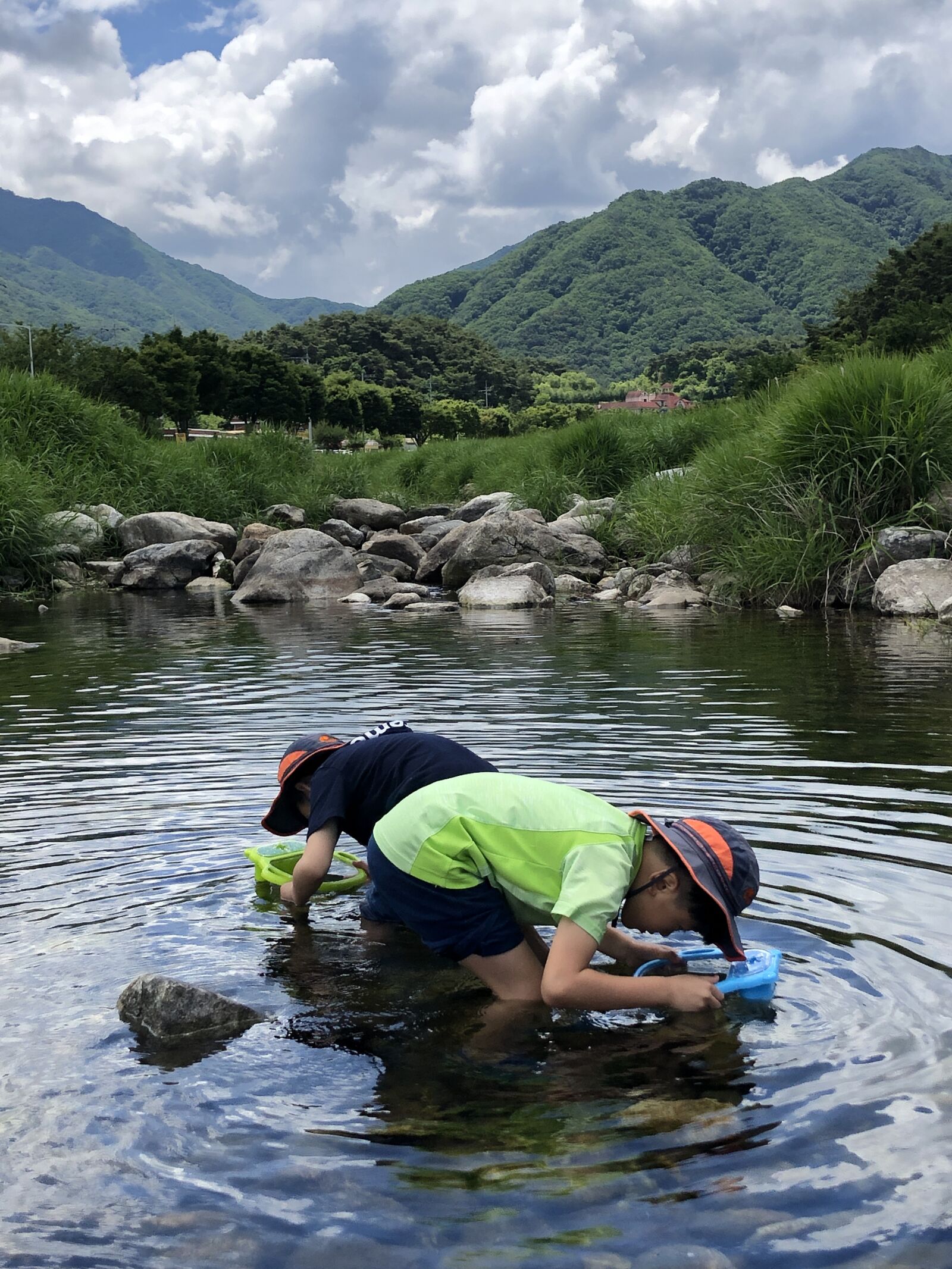 iPhone X back dual camera 4mm f/1.8 sample photo. The creek, streams, valley photography