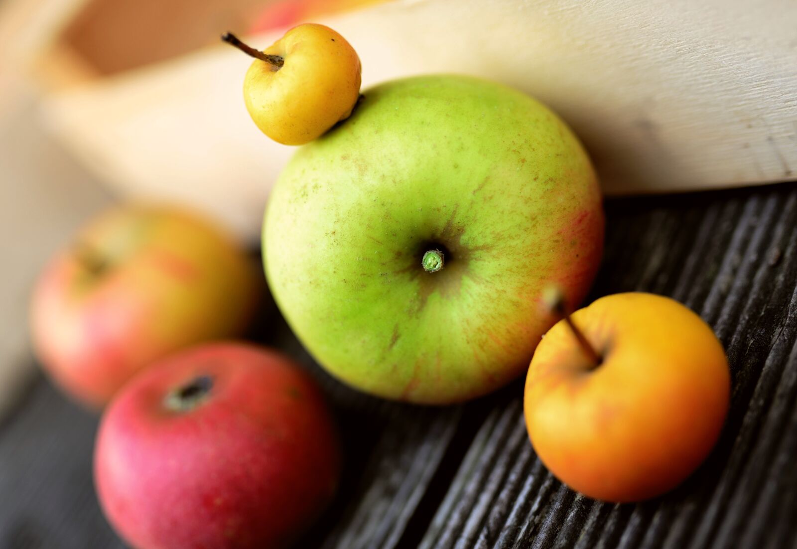 Nikon D610 sample photo. Apples, fresh apples, produce photography