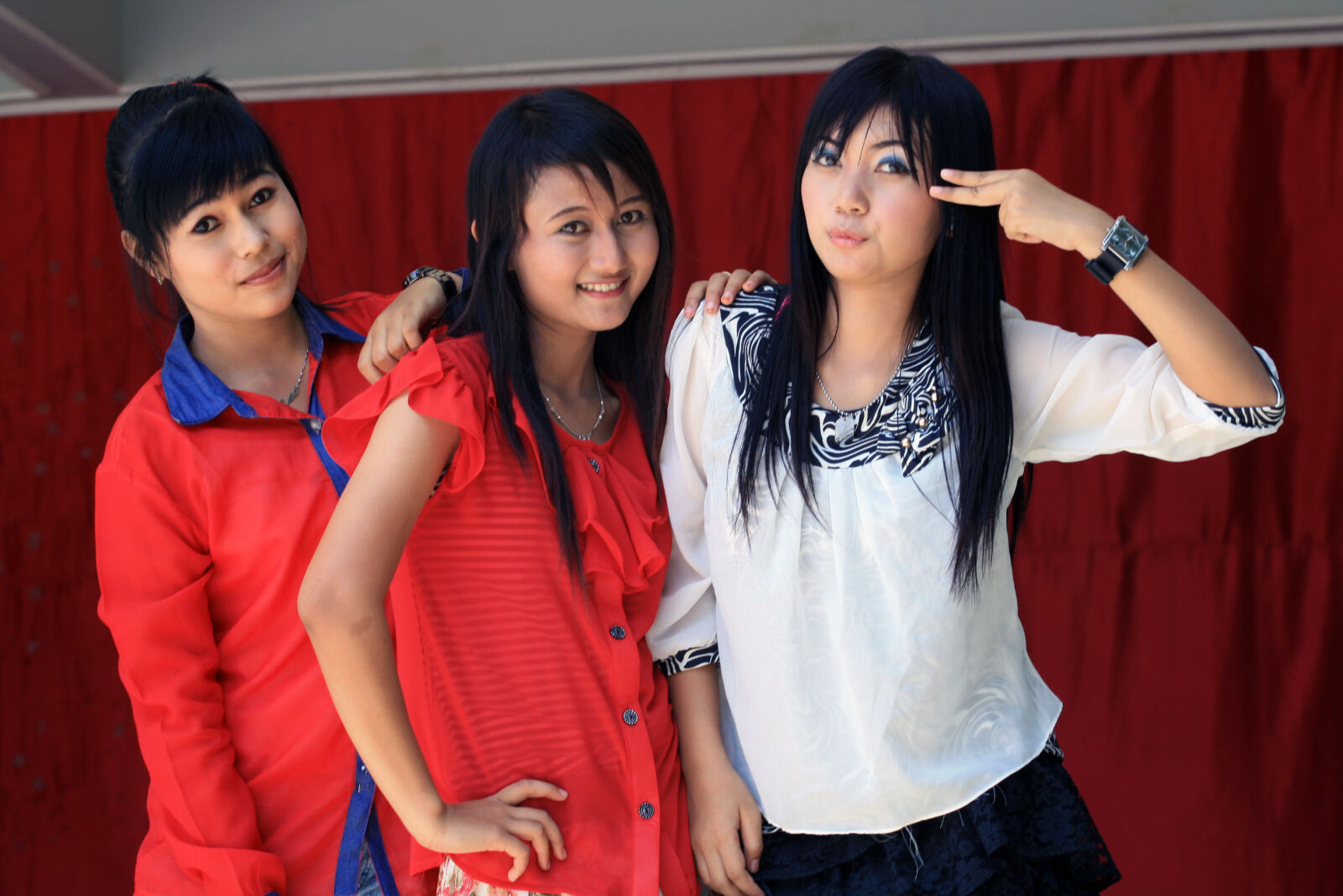 Canon EOS 1000D (EOS Digital Rebel XS / EOS Kiss F) sample photo. Action, beauty, young, girl photography