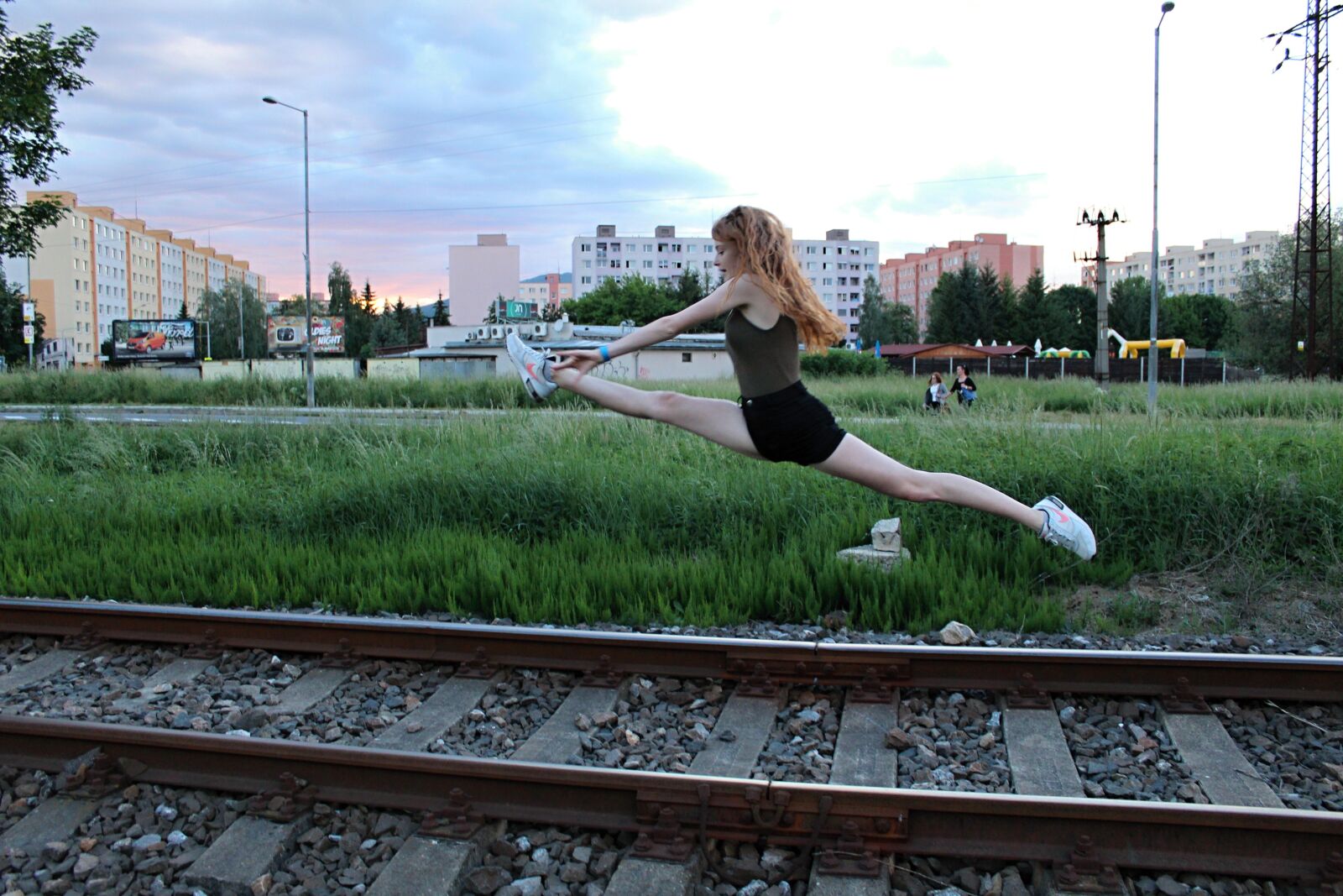 Canon EOS 1300D (EOS Rebel T6 / EOS Kiss X80) sample photo. Ballet on the track photography