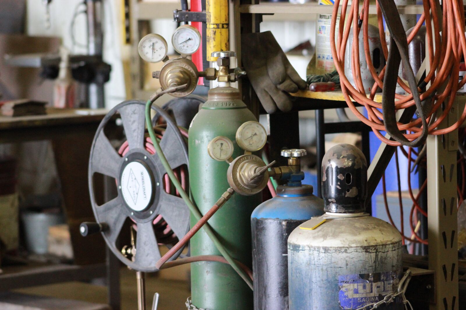 Canon EOS 600D (Rebel EOS T3i / EOS Kiss X5) sample photo. Industrial, manufacturing, gages photography