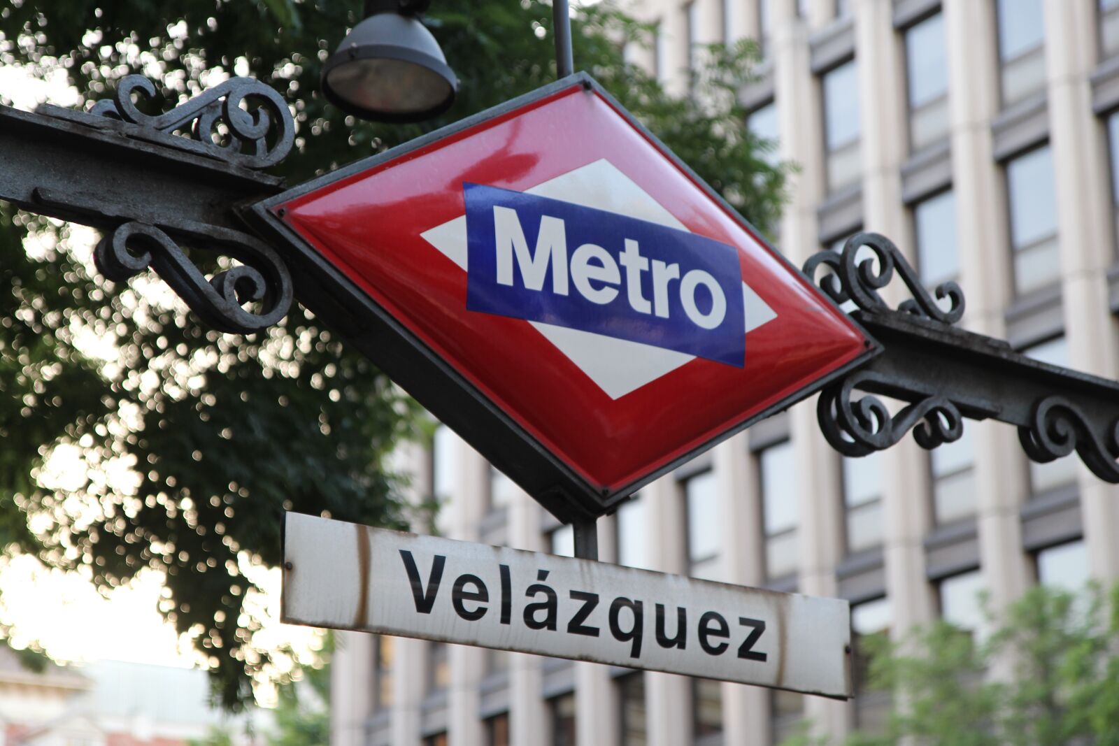 Canon EOS 700D (EOS Rebel T5i / EOS Kiss X7i) sample photo. Madrid, metro, subway photography