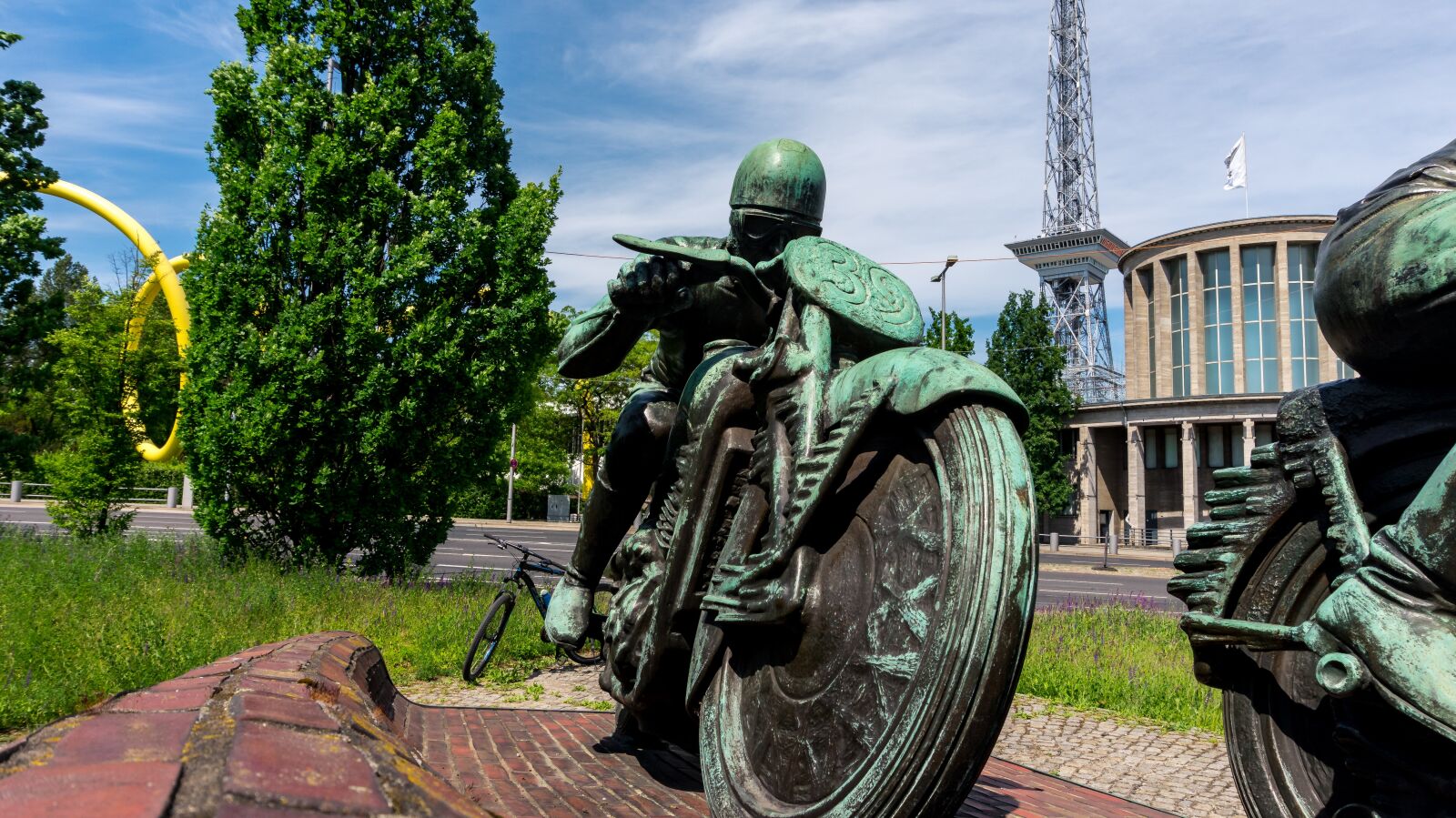 Sony Alpha a5000 (ILCE 5000) sample photo. Monument, figure, sculpture photography