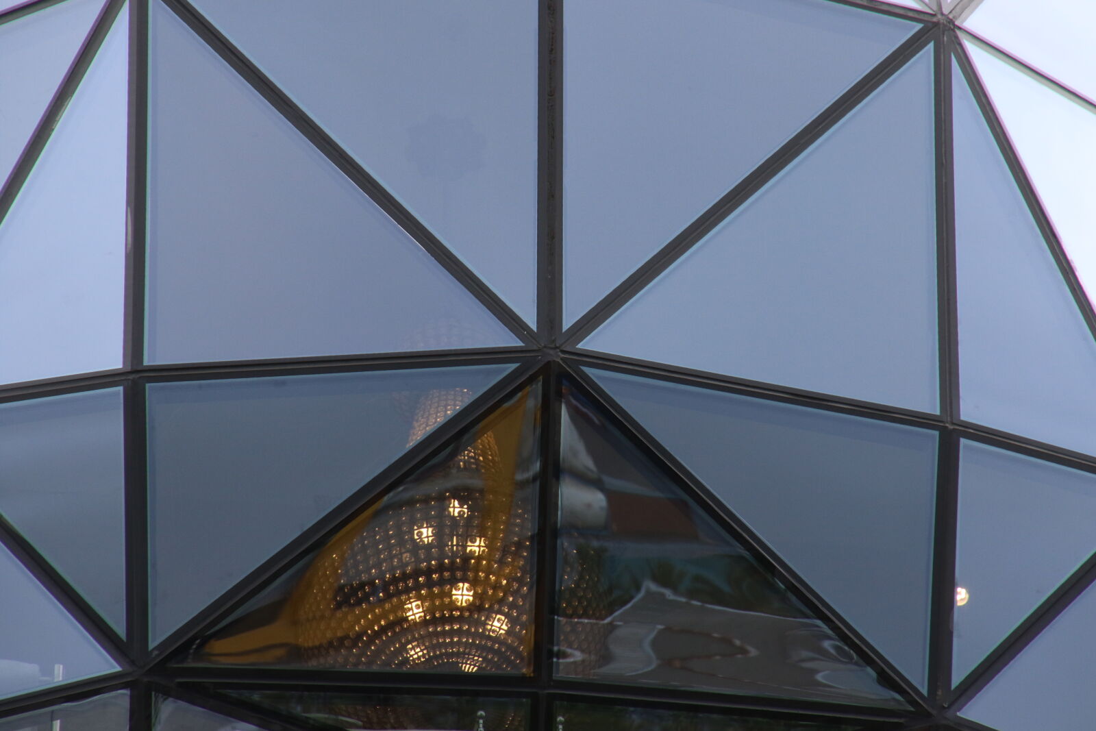 Canon EOS 7D Mark II sample photo. Architecture, art, chandelier, design photography