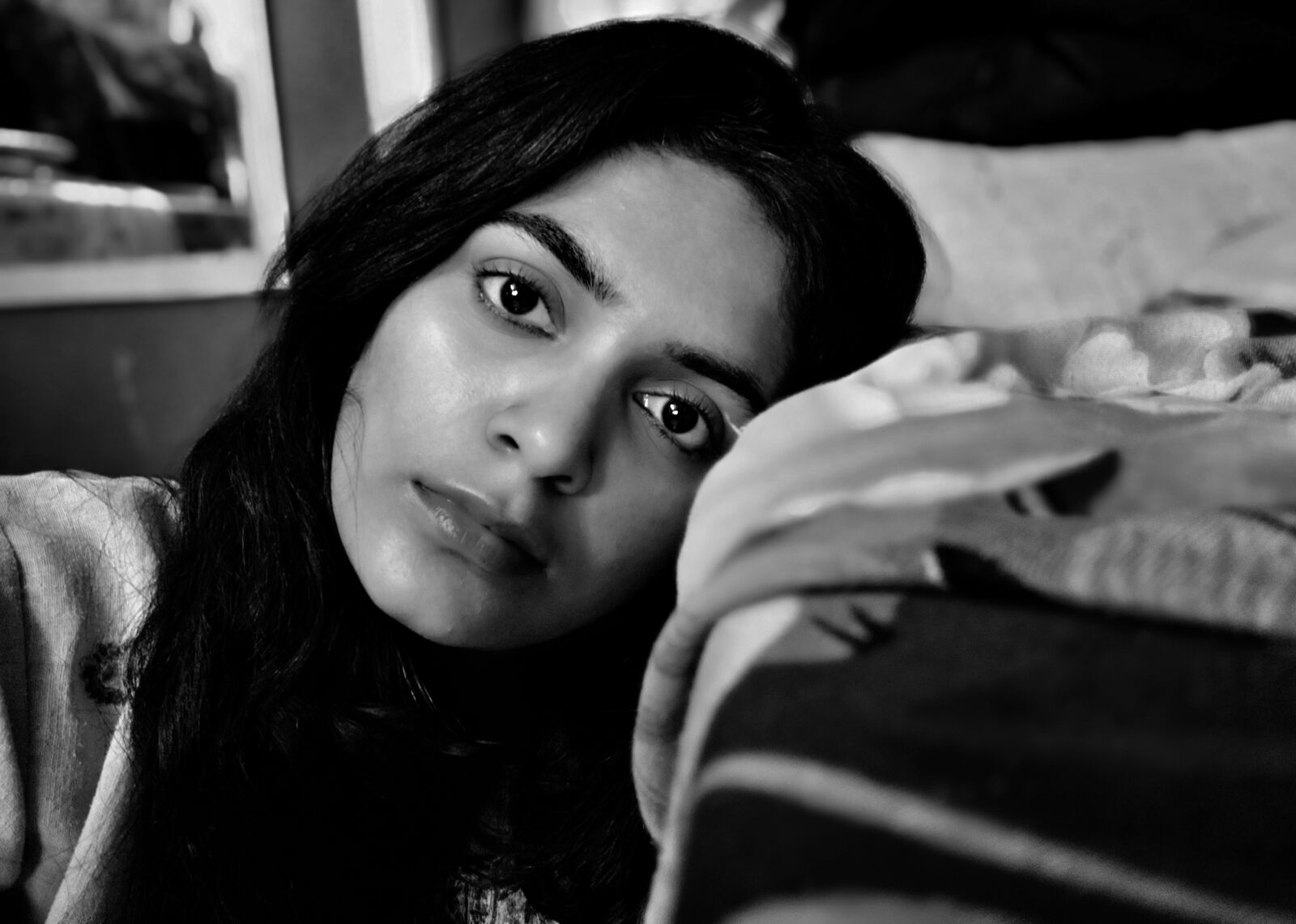 Xiaomi Mi A2 sample photo. Black, white, woman photography