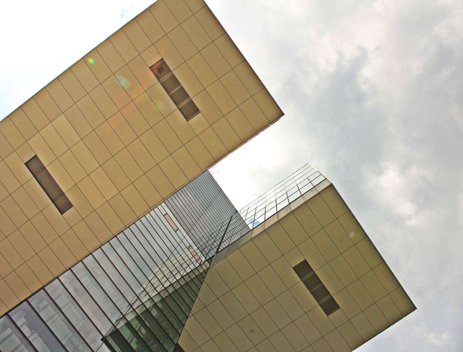 Canon EOS 550D (EOS Rebel T2i / EOS Kiss X4) sample photo. Kranhaus, architecture, cologne photography
