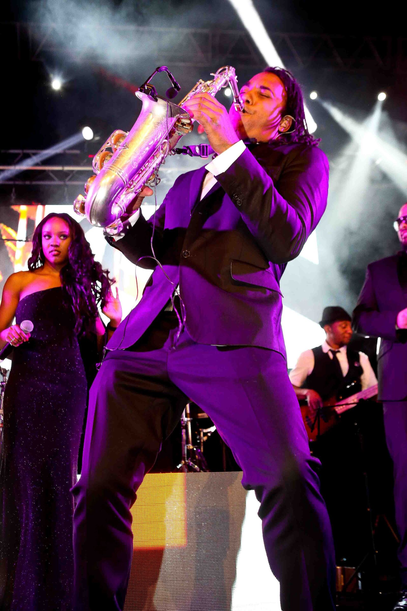 Canon EF 24-70mm F2.8L USM sample photo. Musician, saxo, scene photography