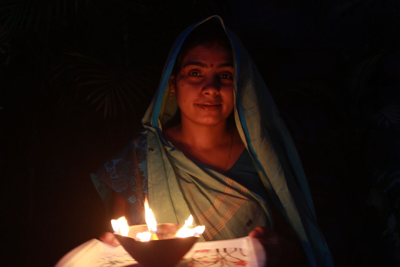 Canon EOS 700D (EOS Rebel T5i / EOS Kiss X7i) sample photo. Beautiful, woman, depwali, diwali photography