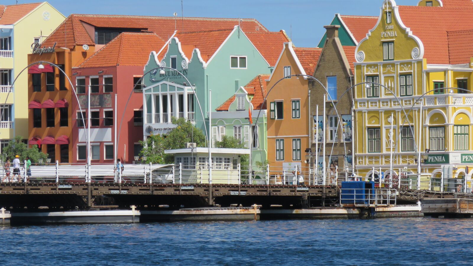 Canon PowerShot SX60 HS sample photo. Curacao, city, color photography