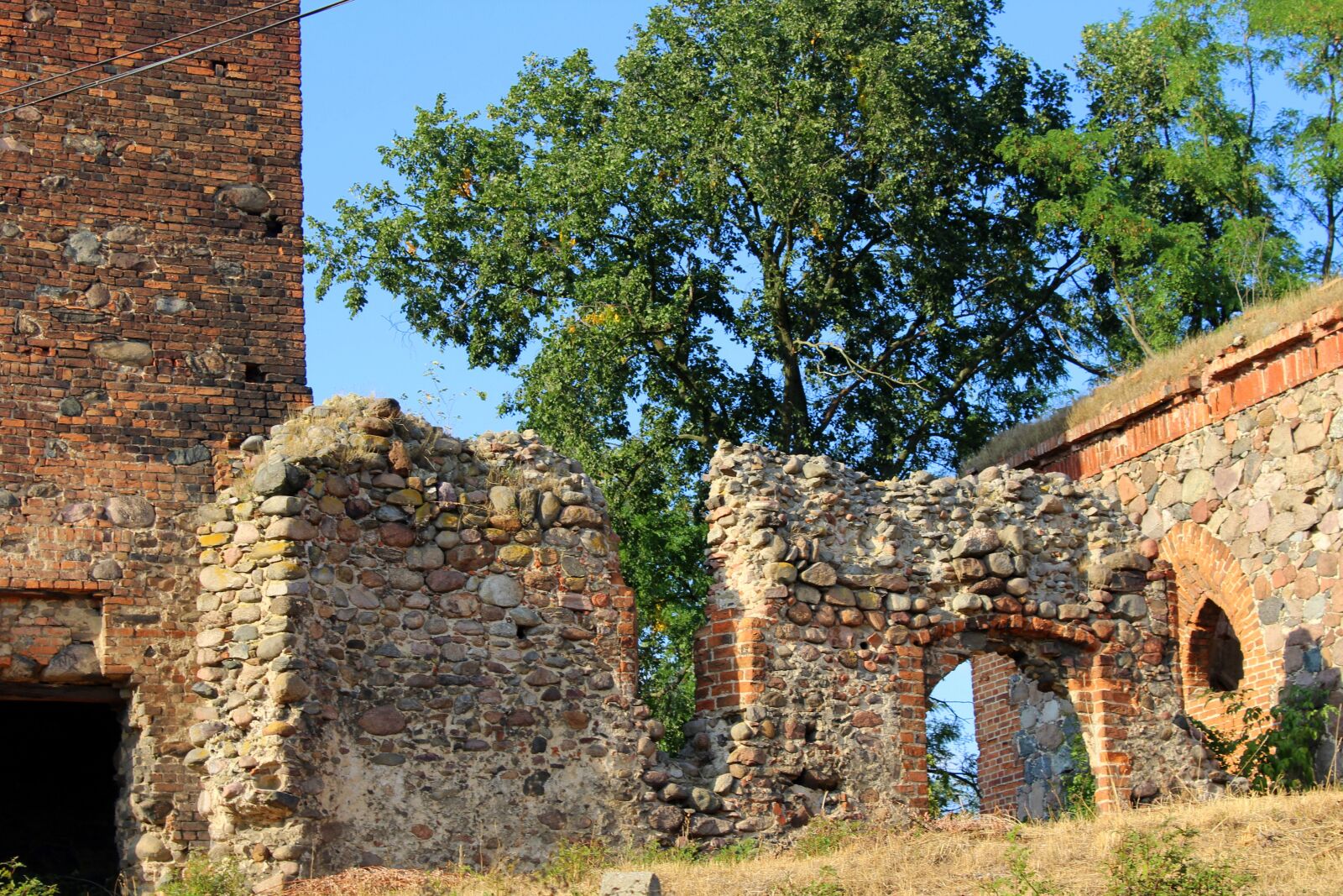 Canon EOS 1200D (EOS Rebel T5 / EOS Kiss X70 / EOS Hi) sample photo. The ruins of the photography