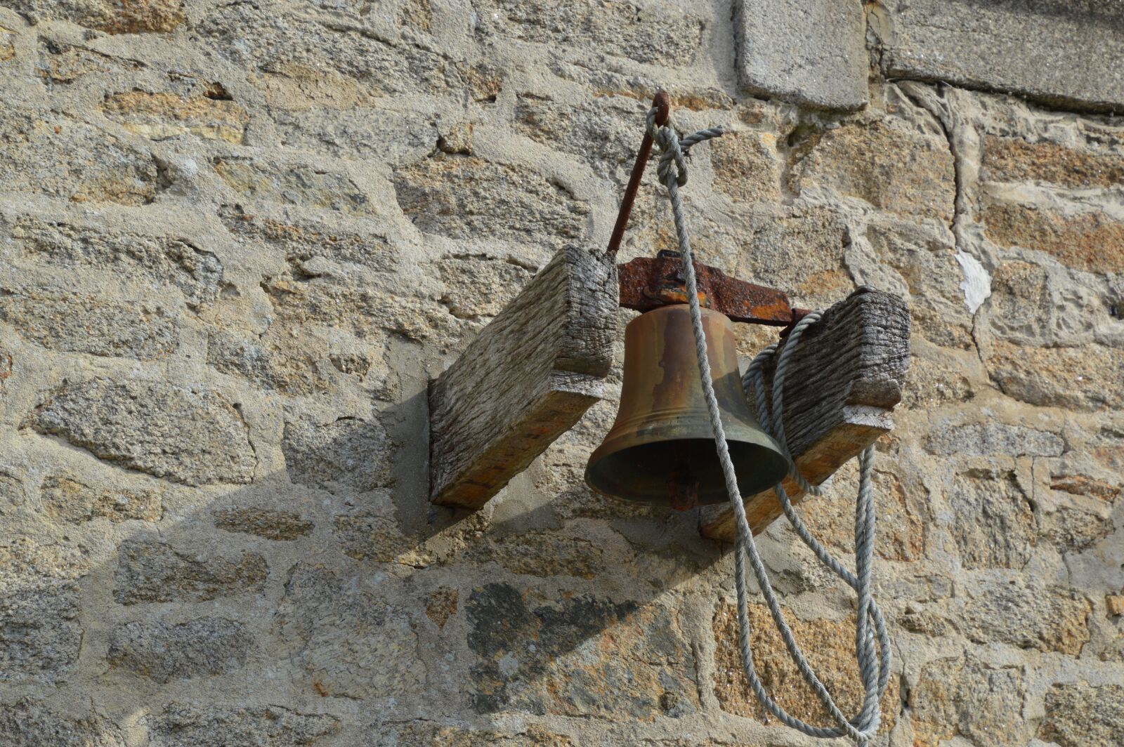 Nikon D3200 sample photo. Bell, freedom, metal photography