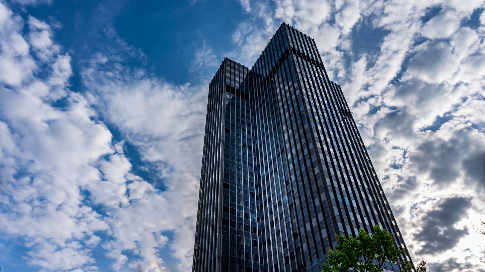 Sony Alpha a5000 (ILCE 5000) sample photo. Architecture, sky, skyscraper photography