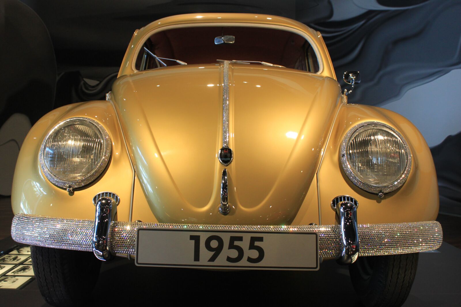 Canon EOS 500D (EOS Rebel T1i / EOS Kiss X3) sample photo. Vw beetle, gold, year photography