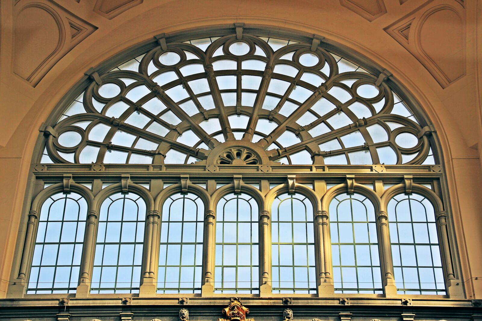 Canon EOS 550D (EOS Rebel T2i / EOS Kiss X4) sample photo. Architecture, arches, building photography